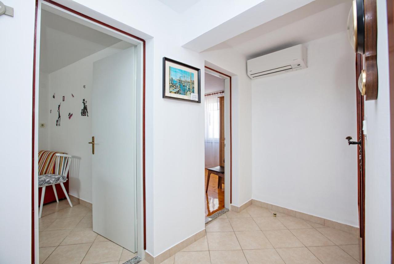 Family Friendly Seaside Apartments Brodarica, Sibenik - 4833 Brodarica  Kültér fotó
