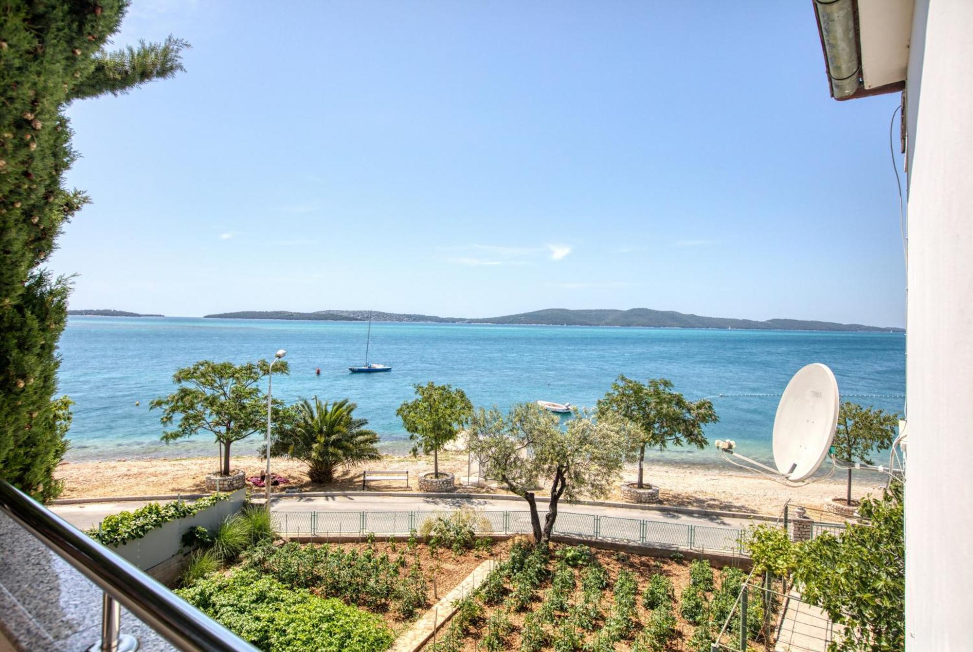 Family Friendly Seaside Apartments Brodarica, Sibenik - 4833 Brodarica  Kültér fotó